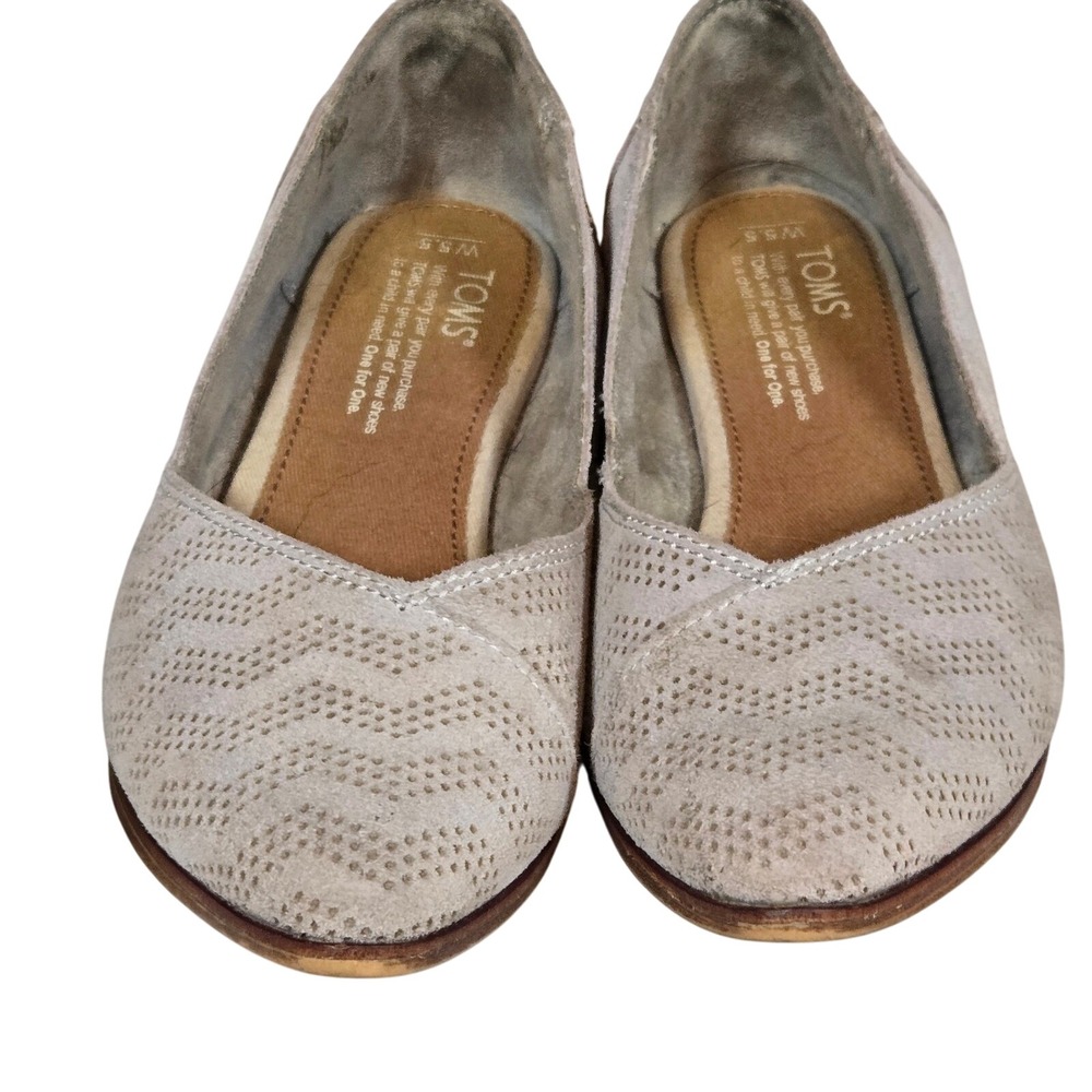 TOMS Womens‎ Size 5.5 Beige Suede Leather Perforated Pointed Toe Flats Shoes - Picture 3 of 7
